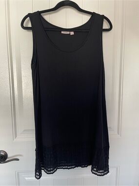 Sleeveless Black Lace-Hem Tank Top LOGO Large